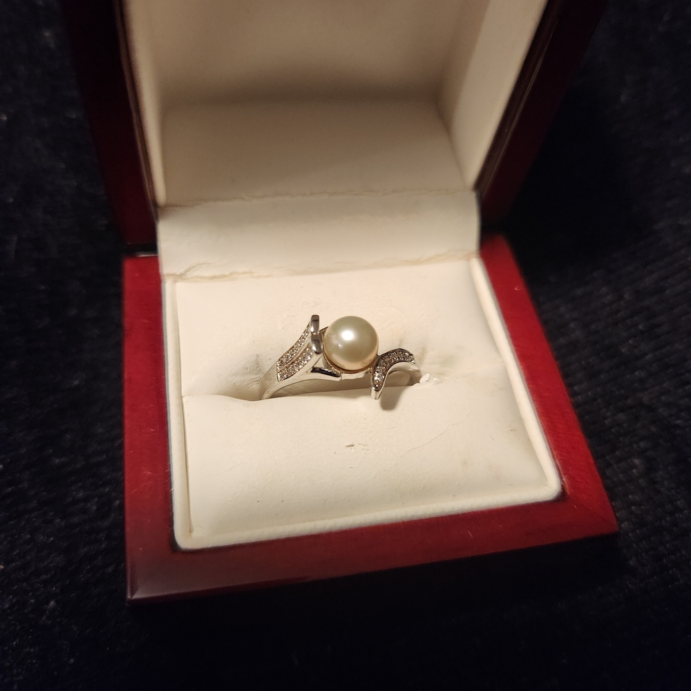 Vantel Pearls Silver Ring with Ivory Pearl